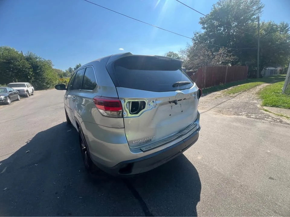 2017 Toyota Highlander - Image 6 of 12