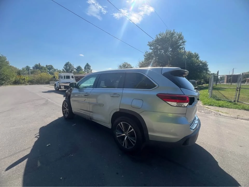 2017 Toyota Highlander - Image 7 of 12