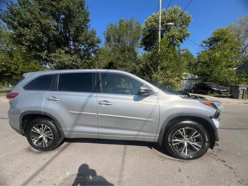 2017 Toyota Highlander - Image 4 of 12