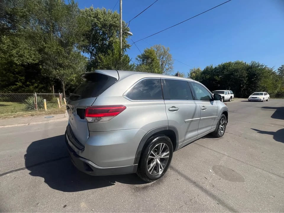 2017 Toyota Highlander - Image 2 of 12