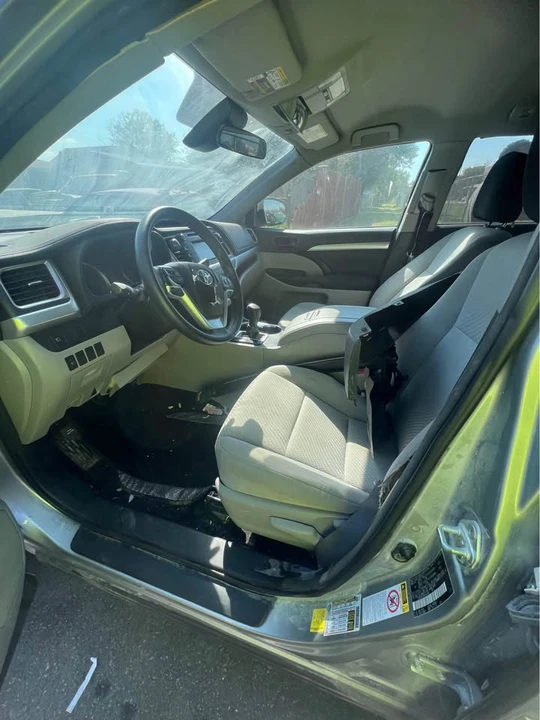 2017 Toyota Highlander - Image 10 of 12