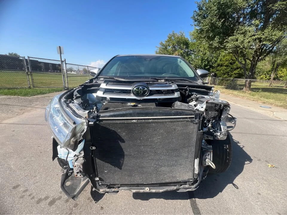 2017 Toyota Highlander - Image 3 of 12