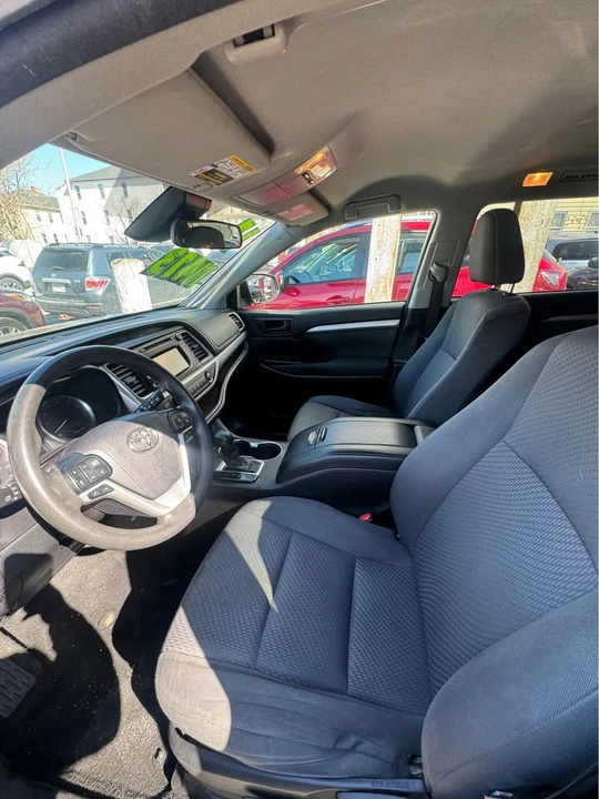 2017 Toyota Highlander - Image 6 of 8