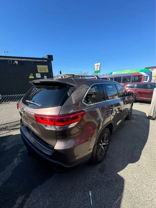 2017 Toyota Highlander - Image 5 of 8