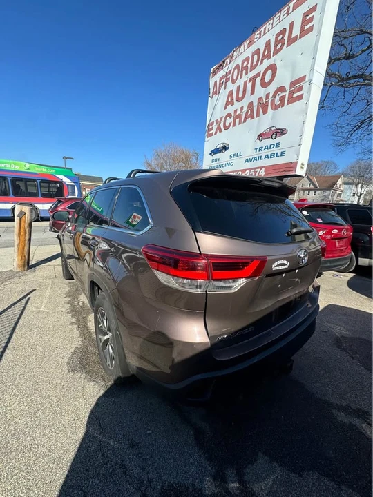 2017 Toyota Highlander - Image 4 of 8