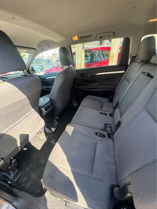 2017 Toyota Highlander - Image 7 of 8
