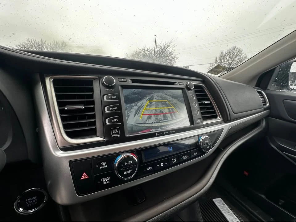 2017 Toyota Highlander - Image 11 of 13