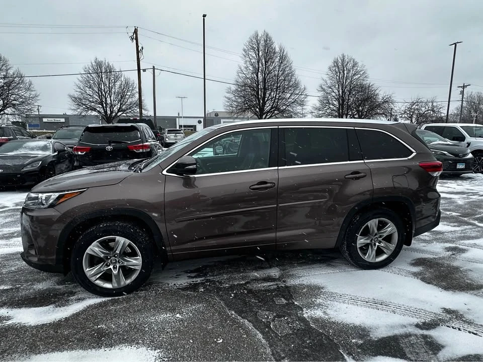 2017 Toyota Highlander - Image 2 of 13