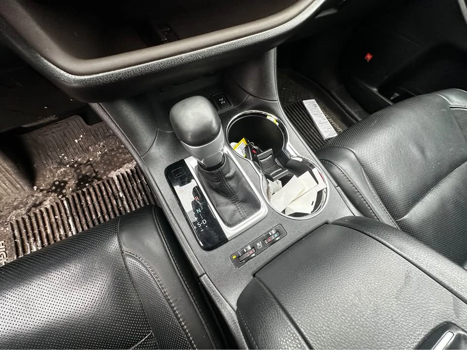 2017 Toyota Highlander - Image 10 of 13