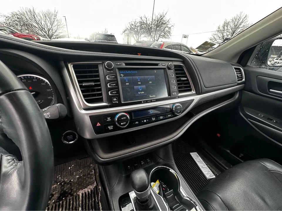 2017 Toyota Highlander - Image 9 of 13
