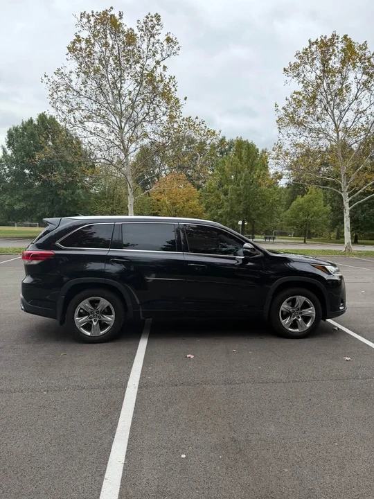 2017 Toyota Highlander - Image 8 of 12