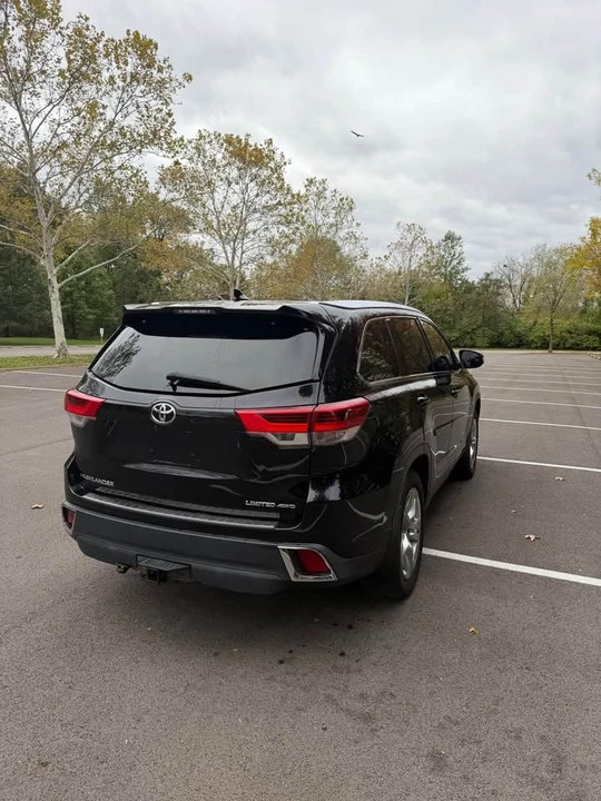 2017 Toyota Highlander - Image 7 of 12