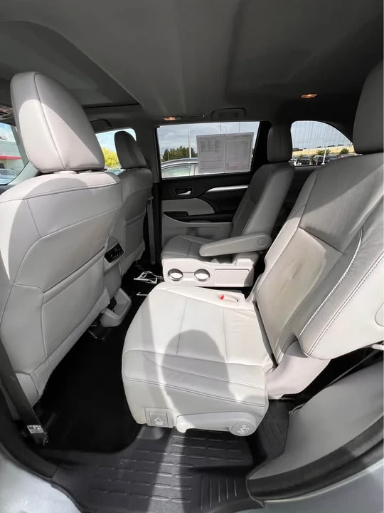 2017 Toyota Highlander - Image 5 of 9