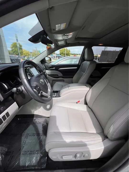 2017 Toyota Highlander - Image 4 of 9