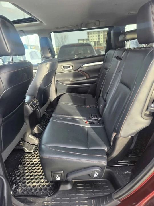 2017 Toyota Highlander - Image 6 of 13