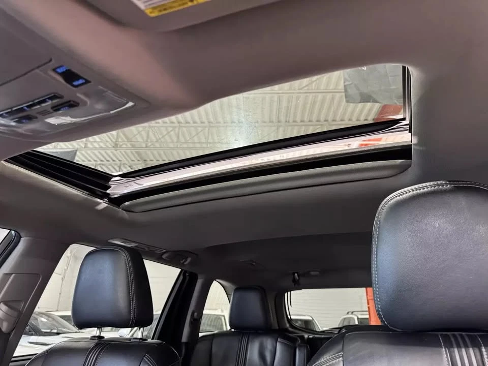 2017 Toyota Highlander - Image 12 of 20