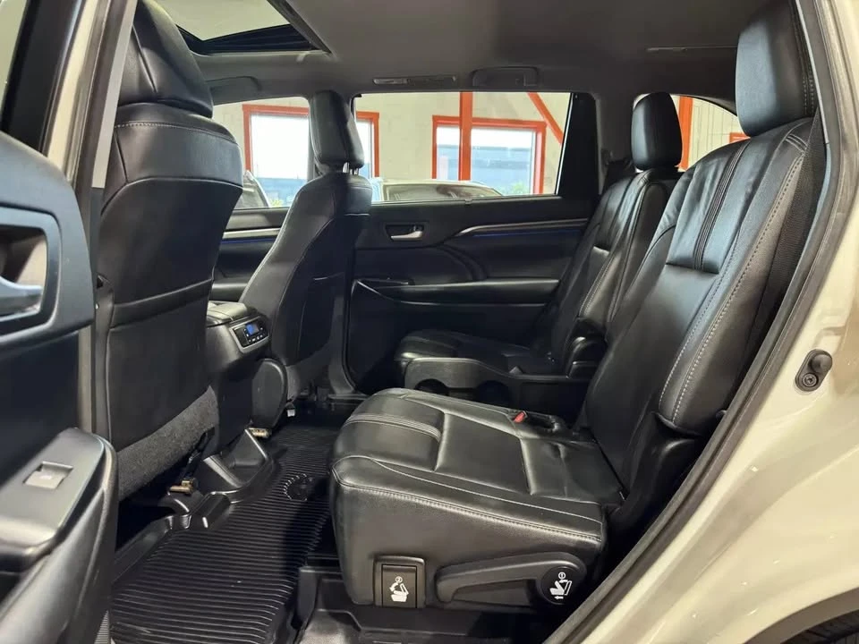 2017 Toyota Highlander - Image 13 of 20