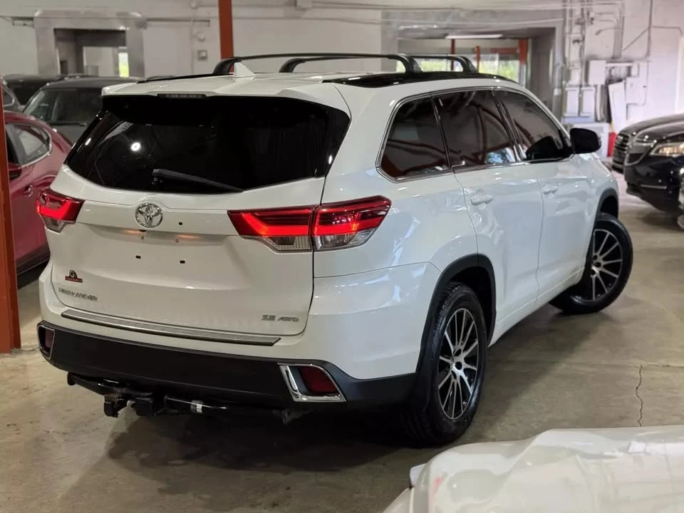 2017 Toyota Highlander - Image 6 of 20