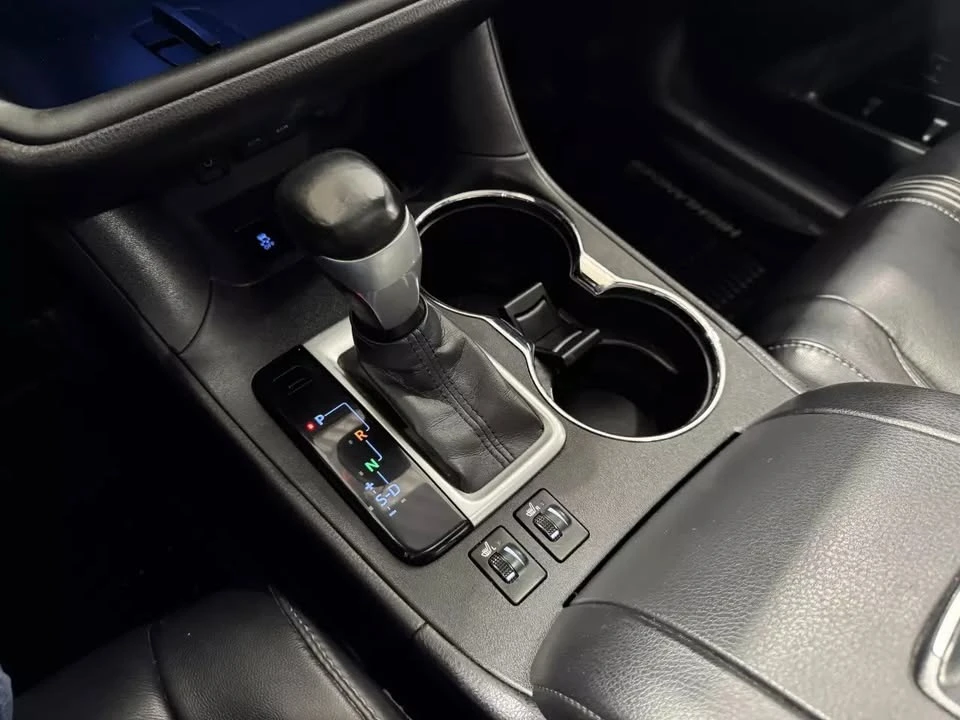 2017 Toyota Highlander - Image 15 of 20