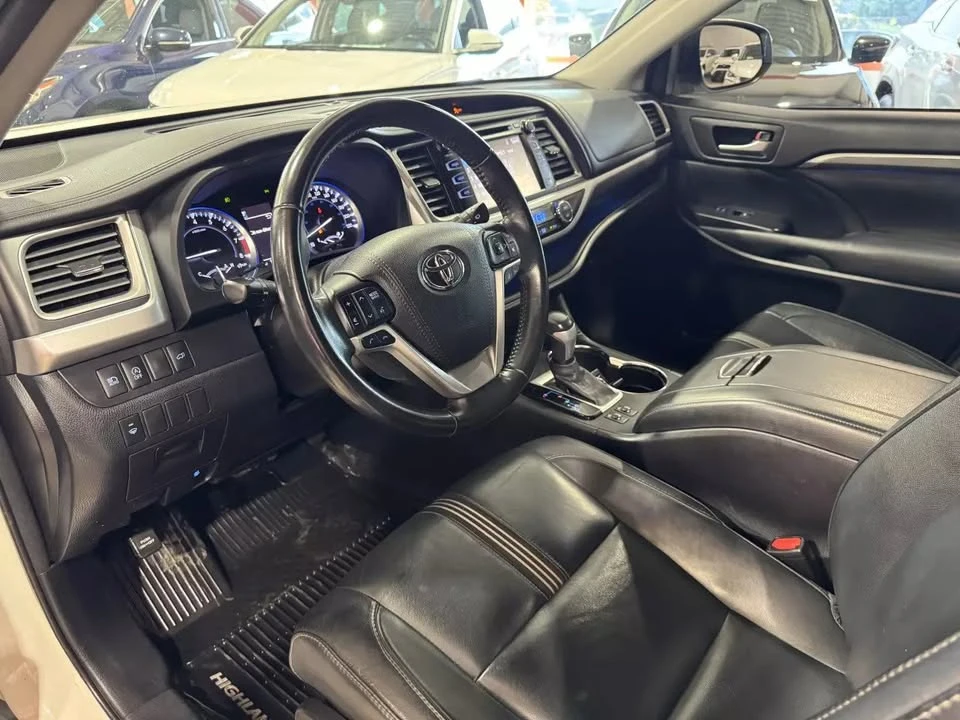 2017 Toyota Highlander - Image 11 of 20