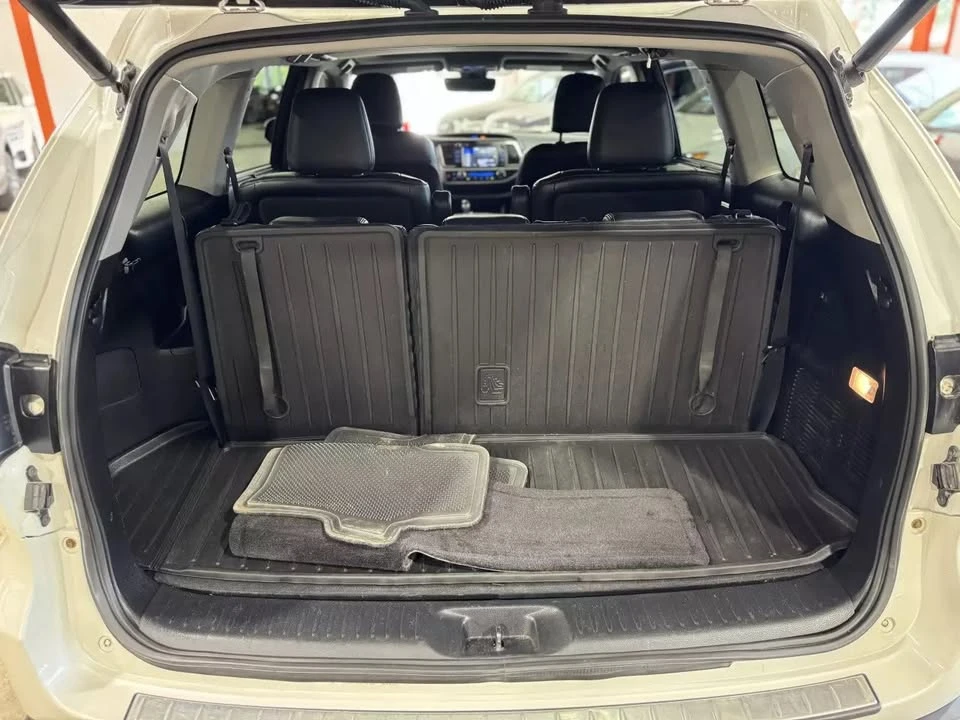 2017 Toyota Highlander - Image 10 of 20