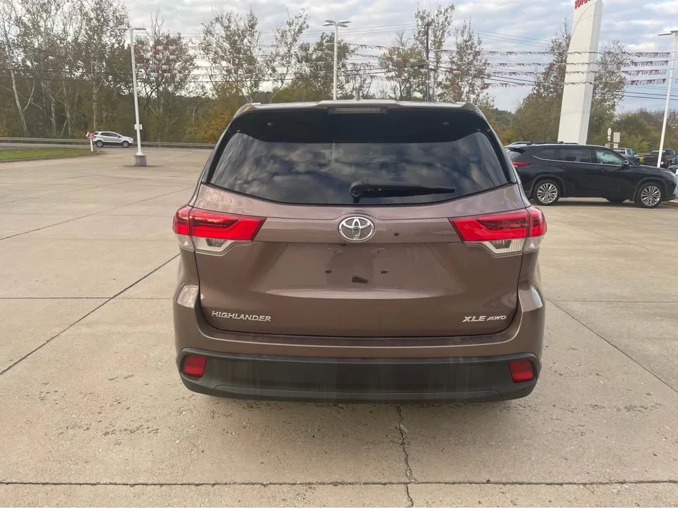 2017 Toyota Highlander - Image 4 of 7