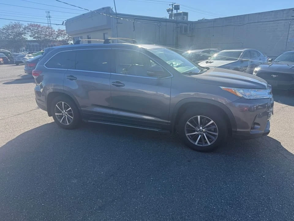 2017 Toyota Highlander - Image 3 of 17