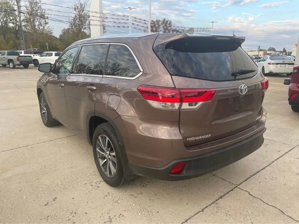 2017 Toyota Highlander - Image 3 of 7