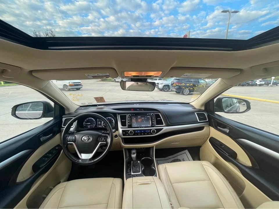 2017 Toyota Highlander - Image 6 of 7