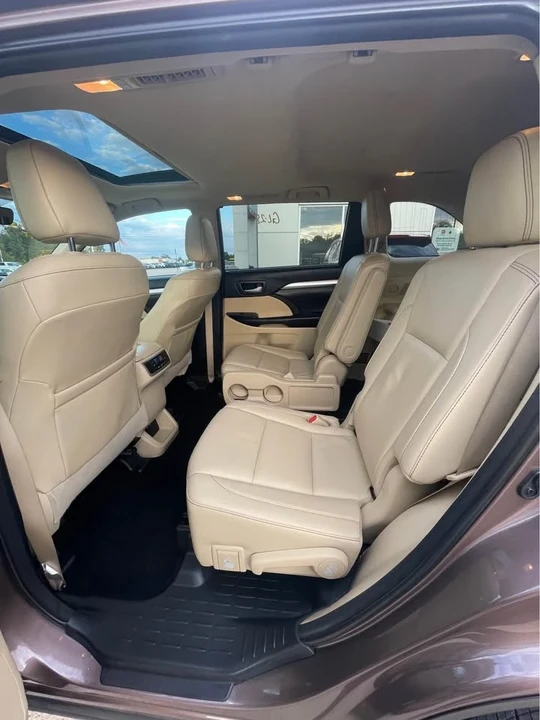 2017 Toyota Highlander - Image 7 of 7