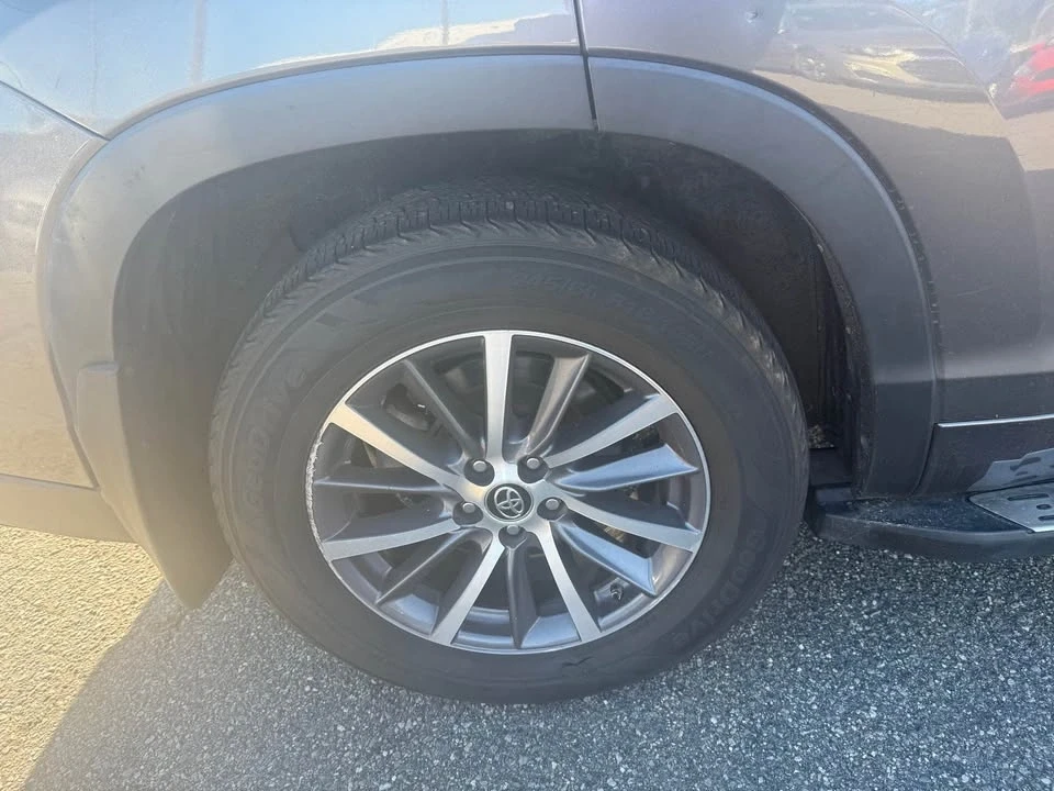 2017 Toyota Highlander - Image 15 of 17