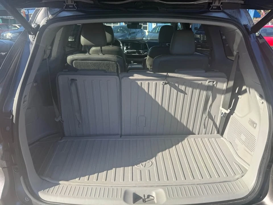 2017 Toyota Highlander - Image 8 of 17