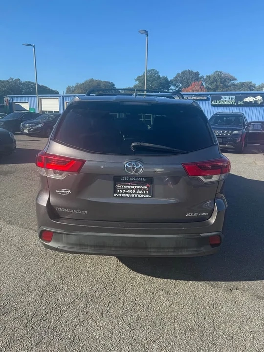 2017 Toyota Highlander - Image 2 of 17