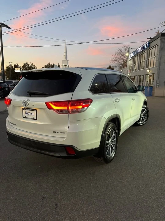 2017 Toyota Highlander - Image 3 of 9
