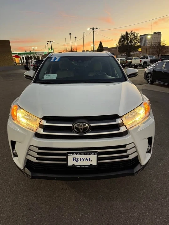 2017 Toyota Highlander - Image 2 of 9