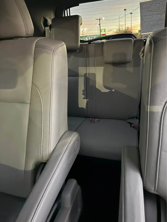 2017 Toyota Highlander - Image 6 of 9