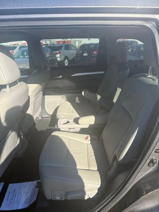 2017 Toyota Highlander - Image 7 of 17