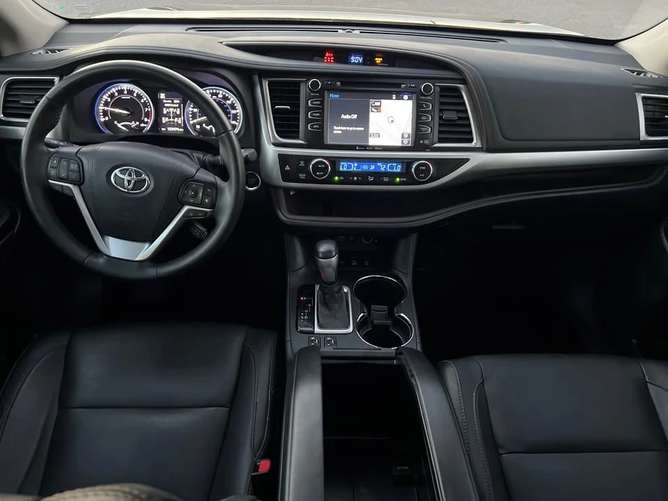 2017 Toyota Highlander - Image 8 of 14