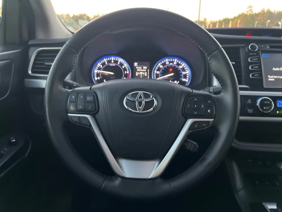 2017 Toyota Highlander - Image 7 of 14