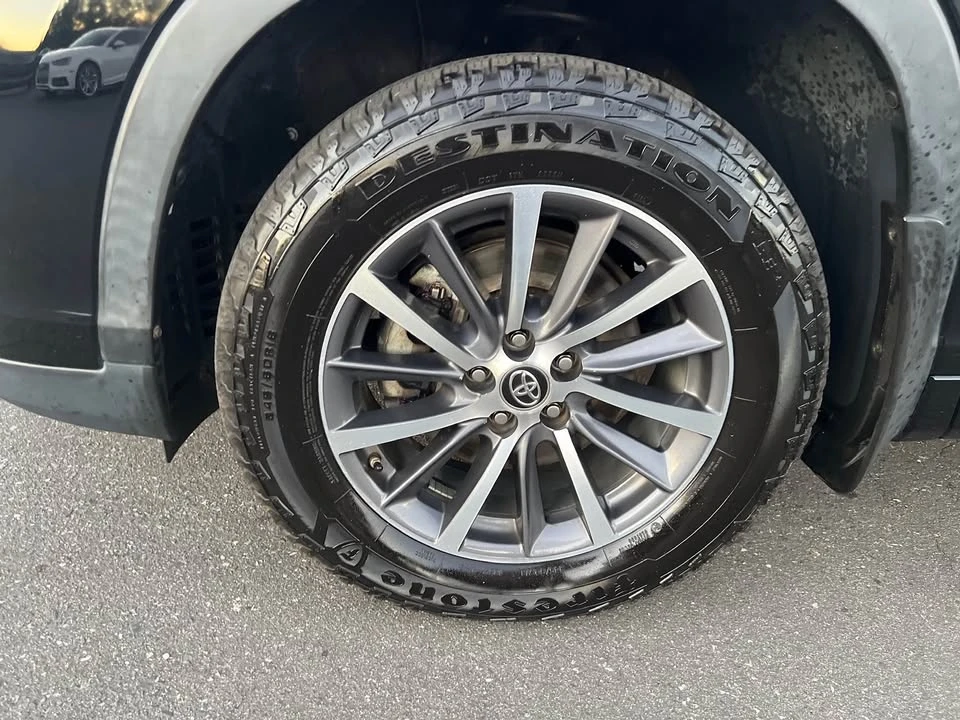 2017 Toyota Highlander - Image 6 of 14