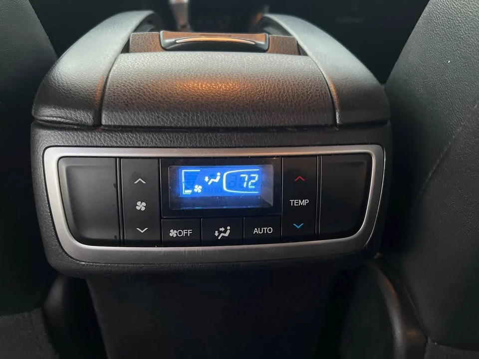 2017 Toyota Highlander - Image 9 of 14