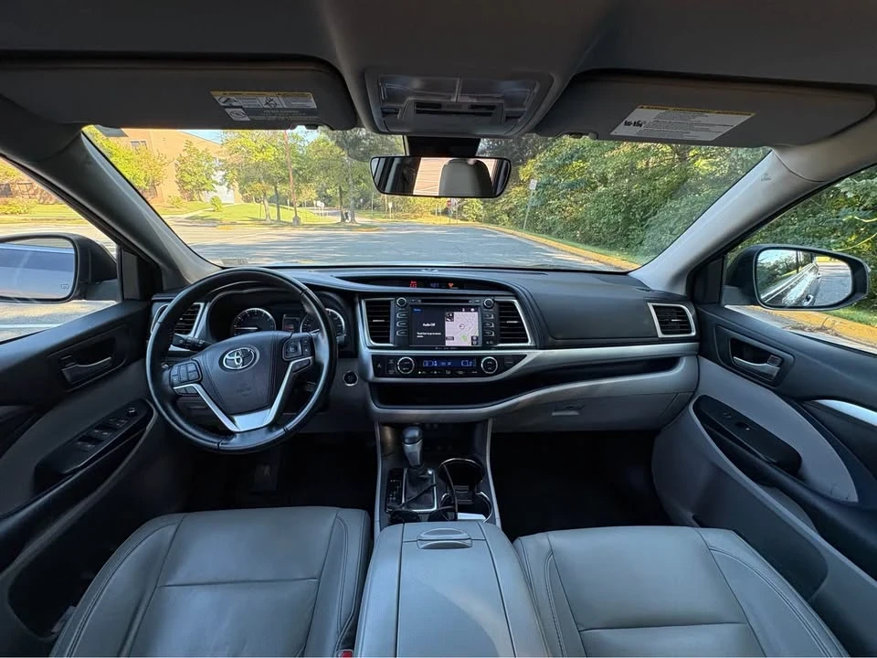 2017 Toyota Highlander - Image 9 of 20