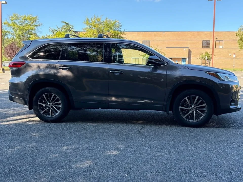 2017 Toyota Highlander - Image 5 of 20