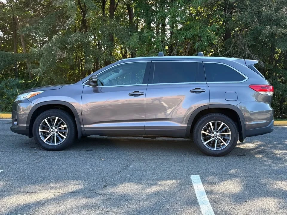 2017 Toyota Highlander - Image 2 of 20