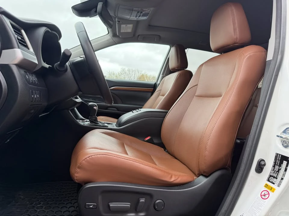 2017 Toyota Highlander - Image 8 of 20