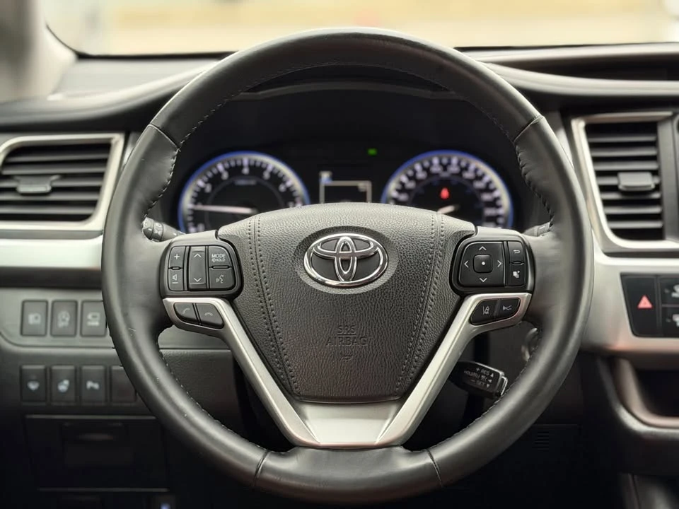 2017 Toyota Highlander - Image 15 of 20