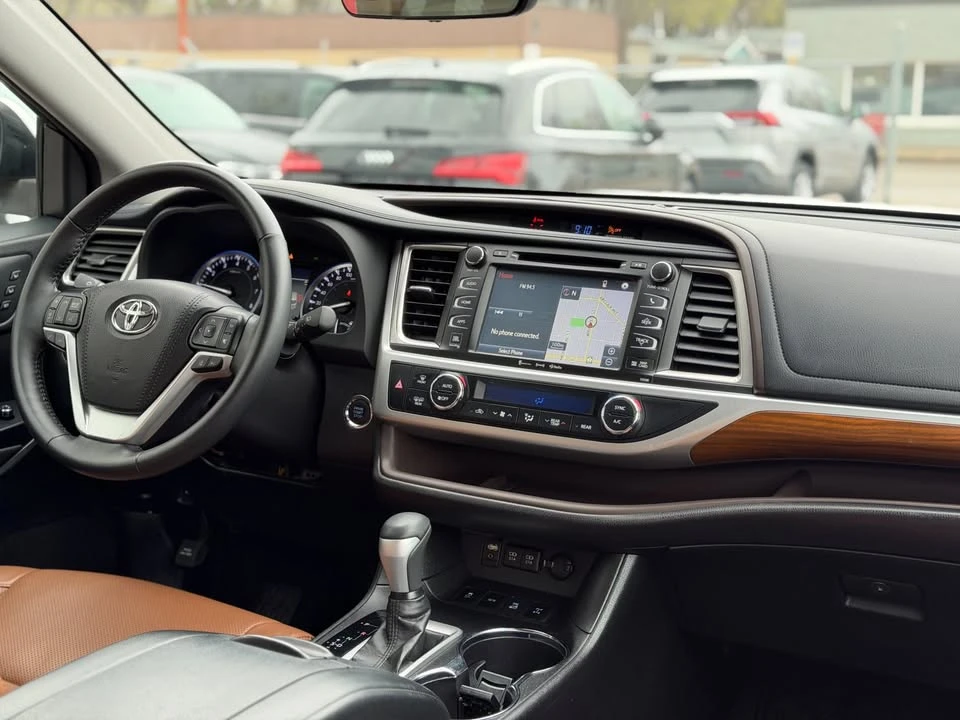 2017 Toyota Highlander - Image 12 of 20