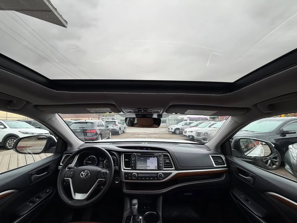 2017 Toyota Highlander - Image 14 of 20