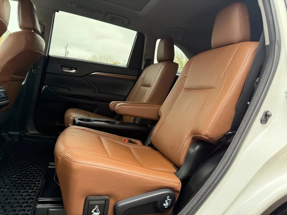2017 Toyota Highlander - Image 9 of 20