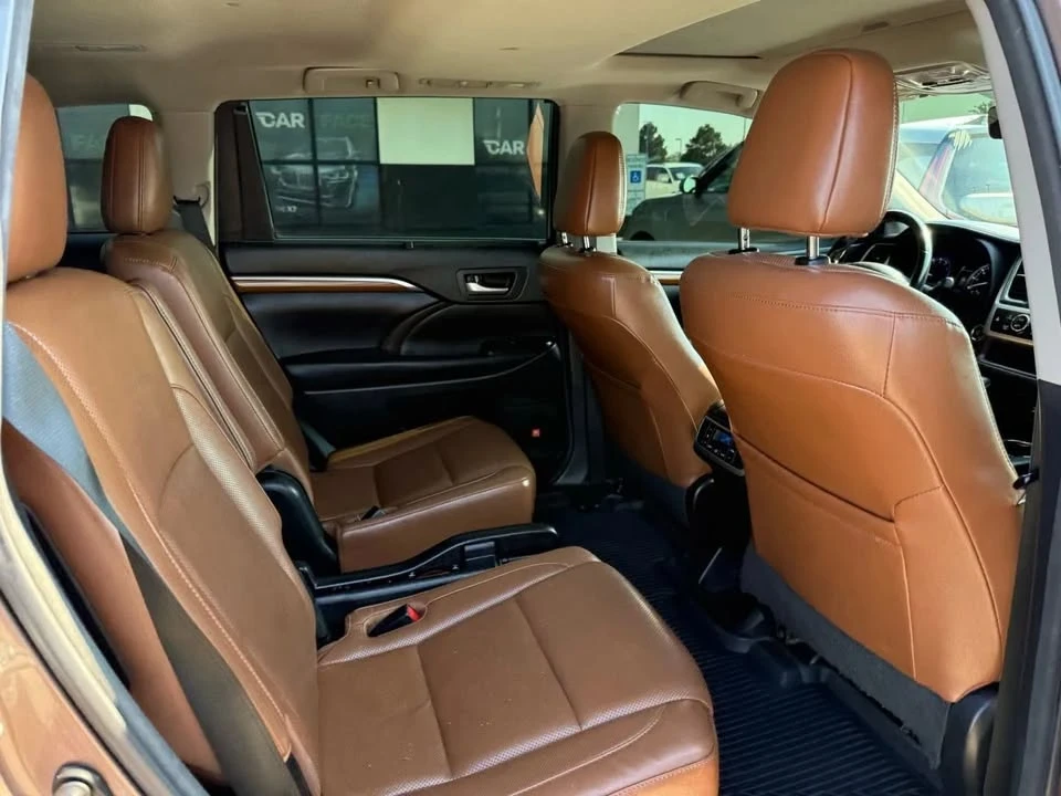 2017 Toyota Highlander - Image 10 of 20
